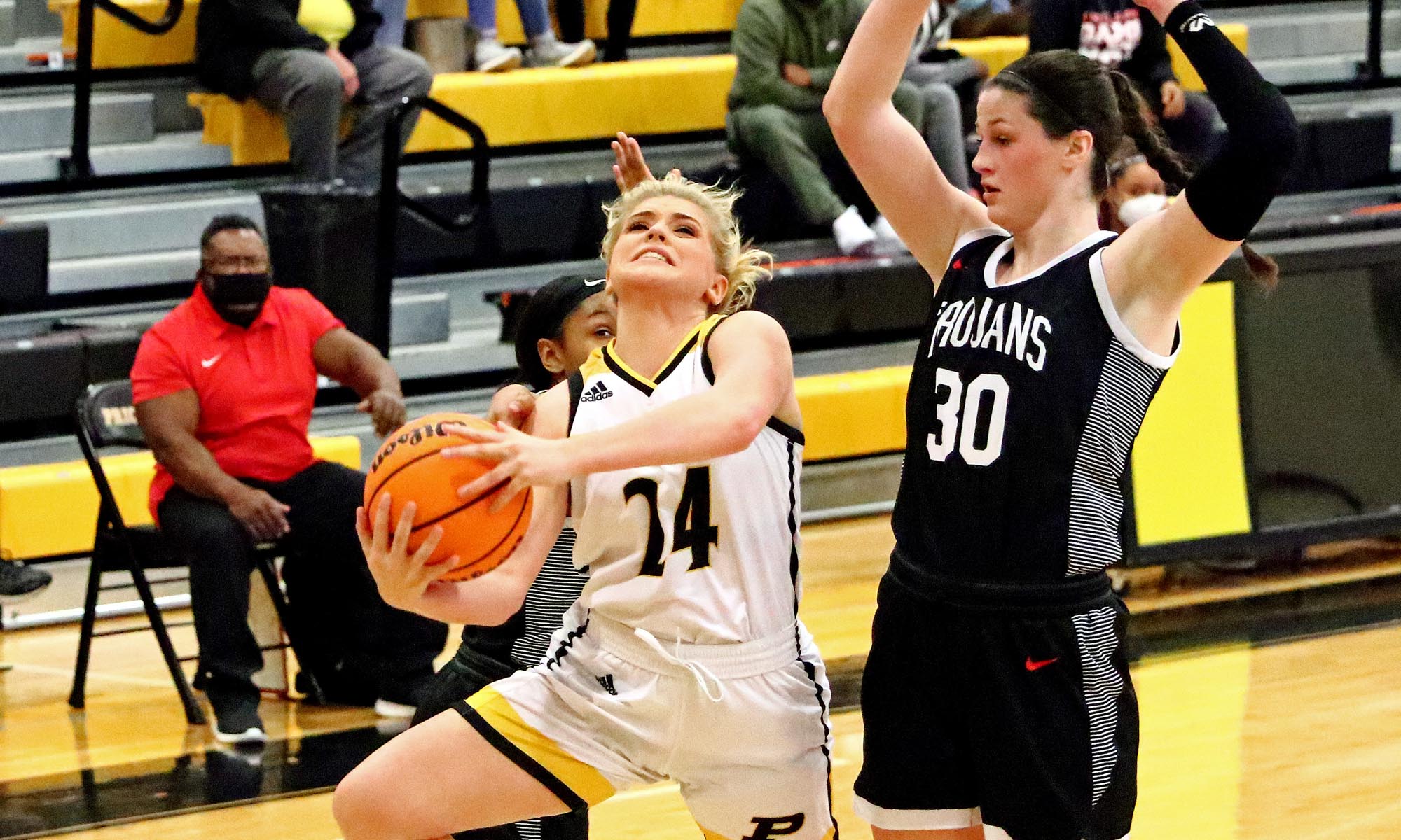 Walker’s career-high 31 not enough as Lady Bulldogs fall to Muscle Shoals 65-57